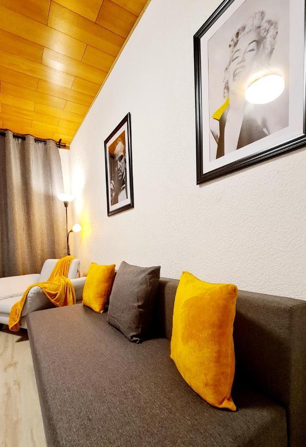 Elena Flat Sonnenblumen Duisburg Zentrum Εξωτερικό φωτογραφία