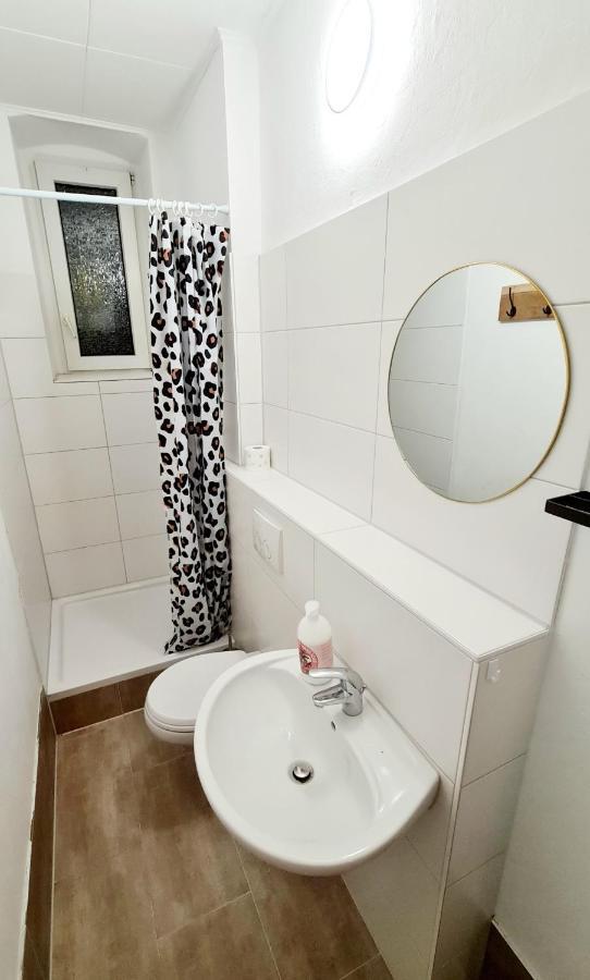 Elena Flat Sonnenblumen Duisburg Zentrum Εξωτερικό φωτογραφία